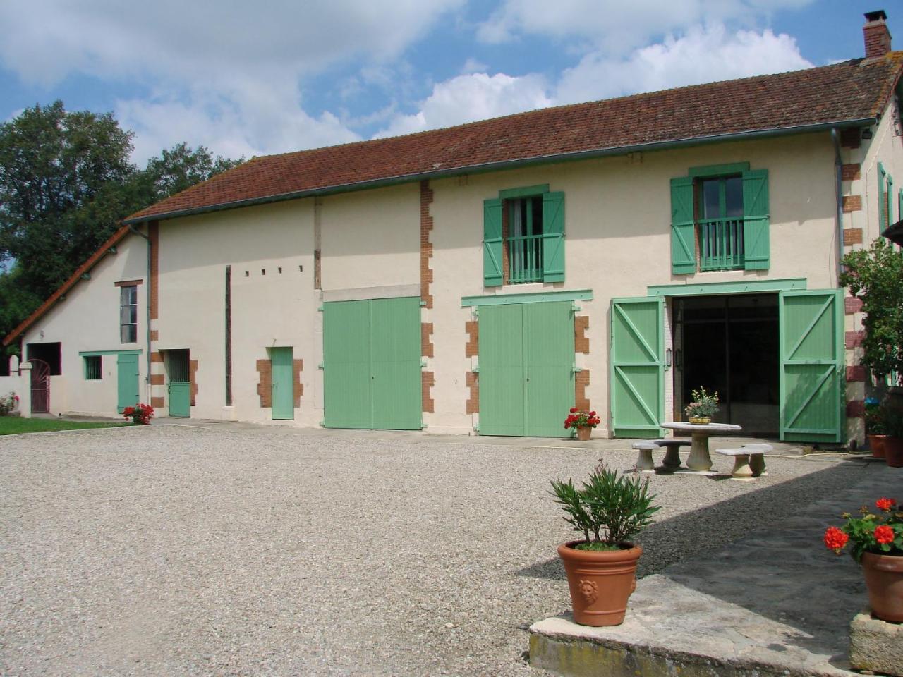 Les Malvaux Panzió Huriel Kültér fotó